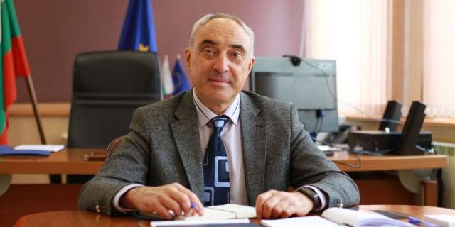 Областният управител на Пловдив Ангел Стоев тази сутрин подаде оставка