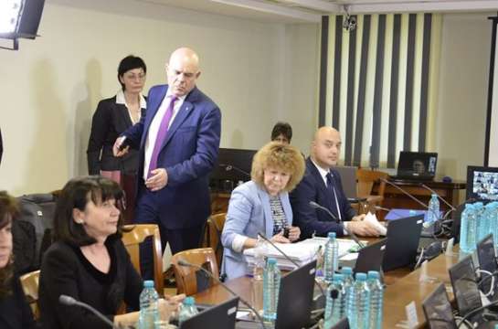 Иван Гешев напусна заседанието на ВСС заради предстоящ полет до