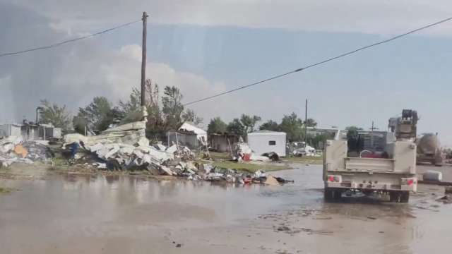 Торнадо връхлетя град Перитън в Тексас Панхандъл в четвъртък убивайки