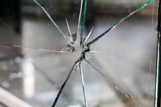 Стрелба по прозорците на жилищен блок в столичния квартал Света