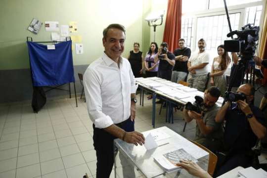 Гръцкият премиер Кириакос Мицотакис и неговата консервативна партия Неа Димокрация