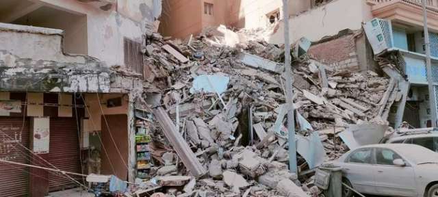 13 етажна обитаема сграда се срути в Александрия съобщиха местните медии