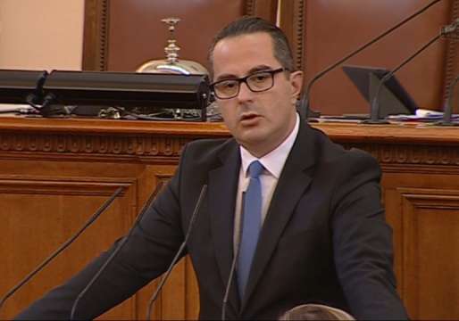 Депутатът първо засегна предложението да опразним българските складове и да