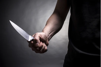 64 годишният Филип С заплаши с брадва и нож свой съсед