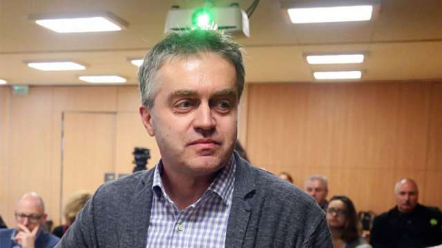 България постепенно започва да преодолява политическата амбивалентност в своето поведение