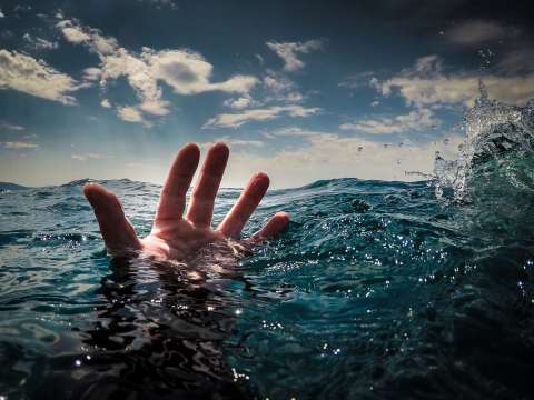 Мъж се удави на неохраняем плаж в Бургас съобщиха от