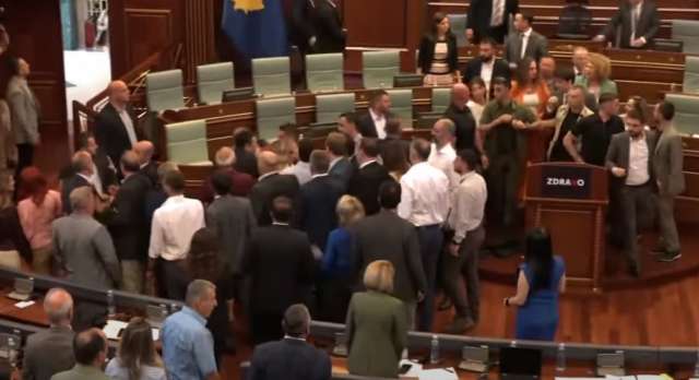 До изостряне на ситуацията в парламента на Косово се стигна
