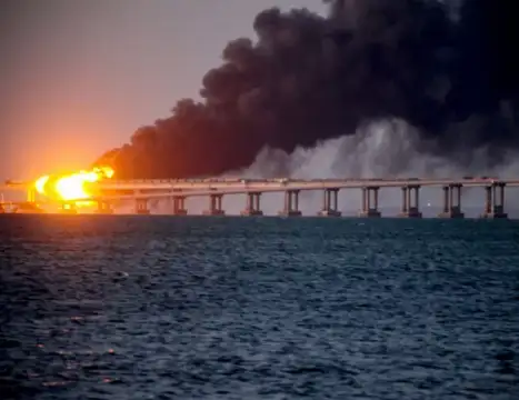 Движение по взривения вчера Кримски мост е частично възстановено съобщи
