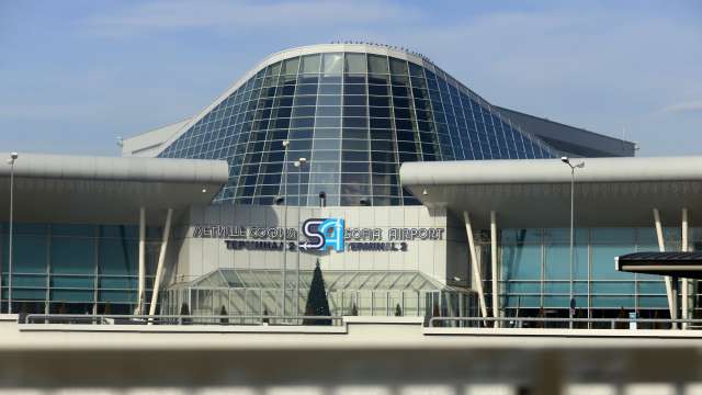 Пътник е починал след слизане от самолет на летище София