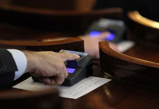 Депутатите избират управител на БНБ на извънредно заседание За поста