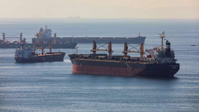 Русия нанесе удари по украинските пристанища във вторник ден след