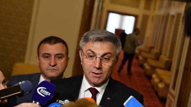 Председателят на ДПС Мустафа Карадайъ поиска в парламента да дойде
