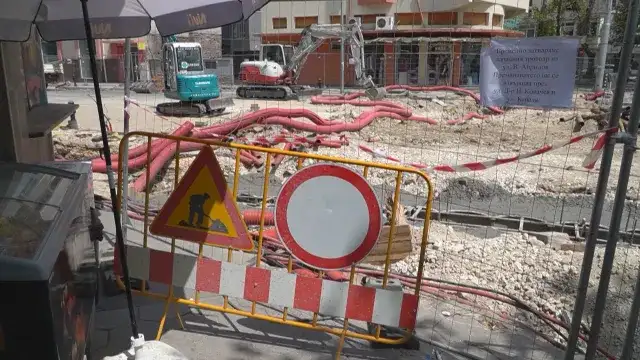Заради ремонт срещу жп гарата в Пловдив пешеходци са принудени