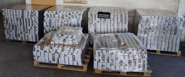 Митнически служители откриха 716 000 къса 35 800 кутии цигари