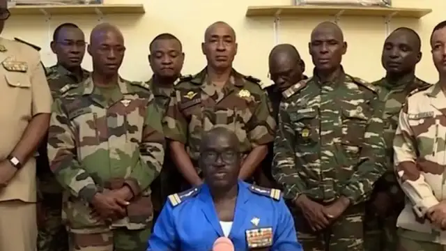Президентът на Нигер Мохамед Базум е задържан от войници от