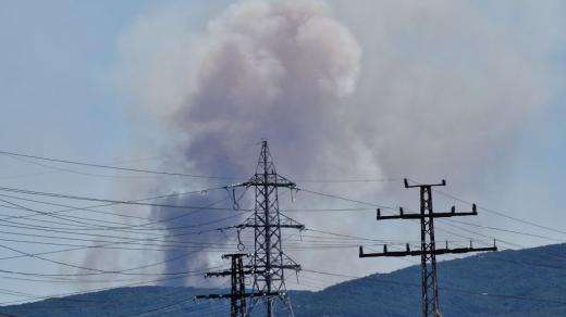Пожар избухна на територията на военно изпитателен полигон Змейово Кълбата дим се виждат както