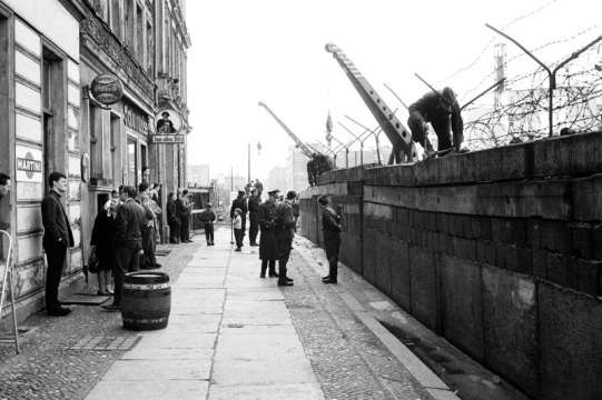 Днес се навършват 62 години от изграждането на Берлинската стена