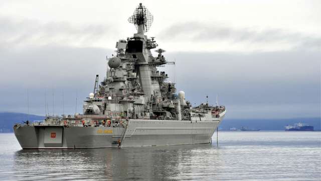 Руски военен кораб е открил предупредителен огън по кораб за