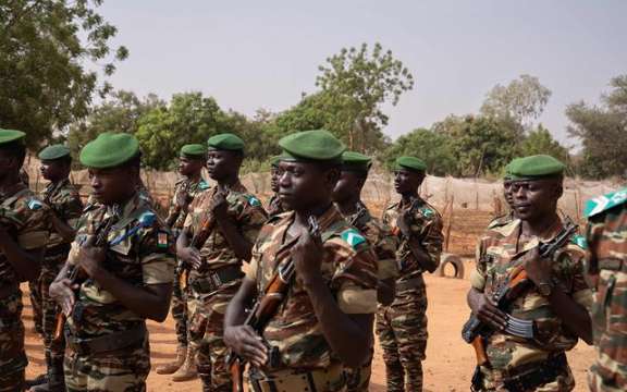 Единайсет западноафрикански държави се споразумяха да предоставят войски за възможна