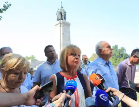 Отново напрежение пред Паметника на съветската армия в София Този