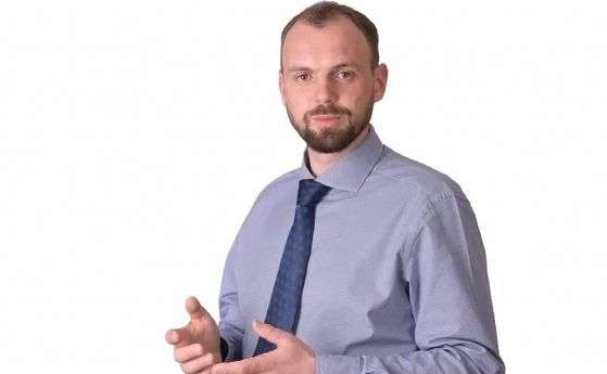 Емин Мустафа съветник на министър на отбраната Тодор Тагарев настоял да
