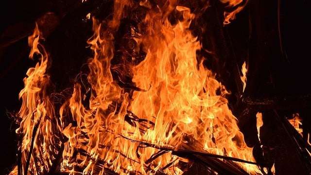 Пожар бушува в землището на асеновградското село Добростан област Пловдив