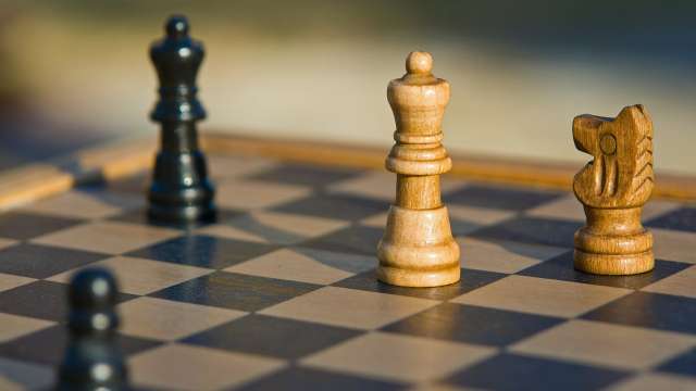 Отборът по шахмат за жени воден от трикратния световен и