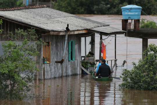 Броят на загиналите от проливни дъждове в Южна Бразилия нарасна