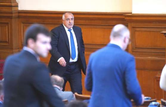 Лидерът на ГЕРБ Бойко Борисов пристигна в парламента за участие