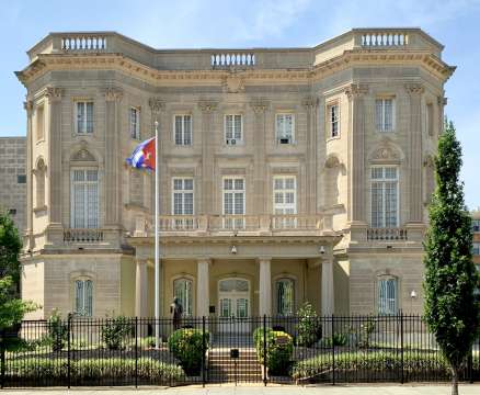 Кубинското посолство във Вашингтон е било нападнато с два коктейла