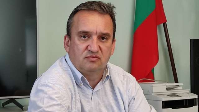Бившият областен управител на Сливен Минчо Афузов се опитва да