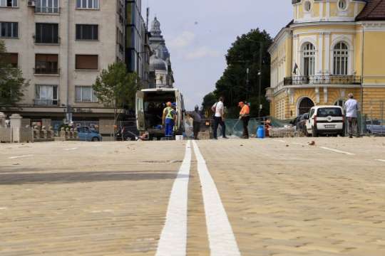 Пускат движението на ремонтирания участък от жълтите павета в София