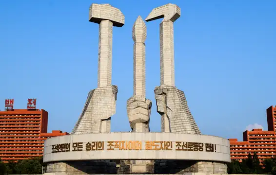 Севернокорейският парламент записа статута на КНДР като ядрена сила в