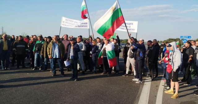 Представители на протестиращите миньори които са блокирали пети ден АМ Тракия