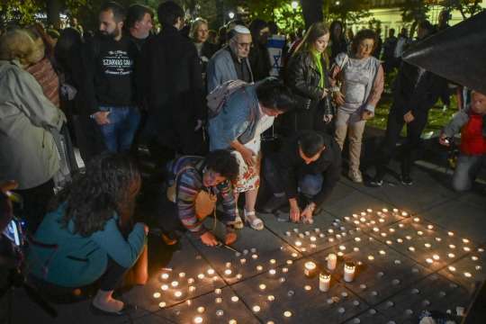 Граждани се събраха пред Паметника на спасението на българските евреи