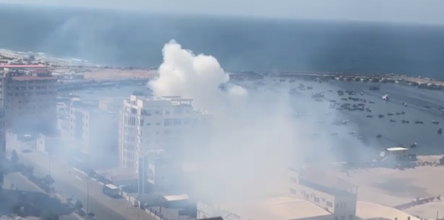 Израел атакува пристанището на Газа в сряда докато въздушните удари