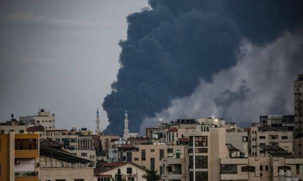Израел засипа ивицата Газа с още ракети Стотици хиляди резервисти