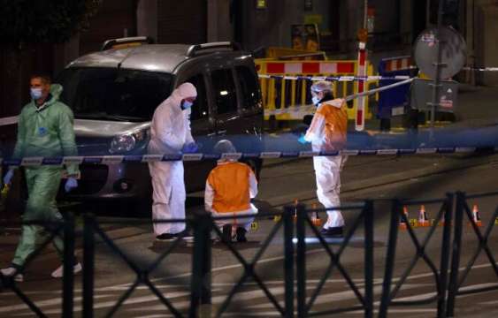 Полицията в Брюксел издирва радикализиран ислямист който уби двама футболни