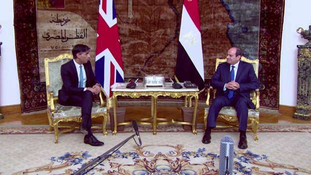 Британският премиер Риши Сунак разговаря с египетския президент Абдул Фатах