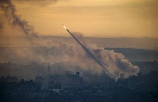 Израелски ракети удариха двете основни летища в разкъсваната от война