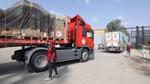Около 14 камиона са влезли в Газа с основни лекарства