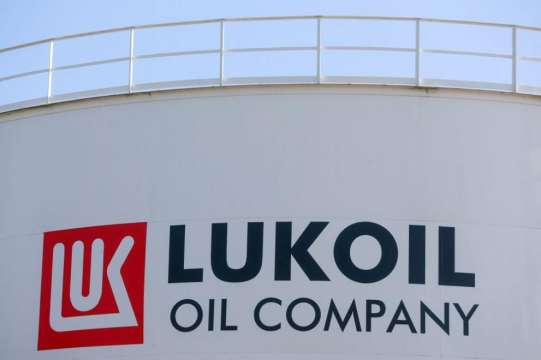 Синдикатите в рафинерията Лукойл Нефтохим се събраха извънредно за да обсъдят