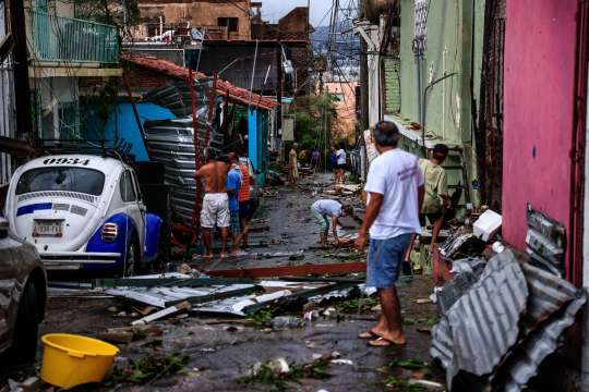 Ураганът Отис отне живота на най малко 27 души съобщи правителството