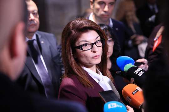 Депутатът от ГЕРБ Десислава Атанасова заяви пред журналисти че всеки