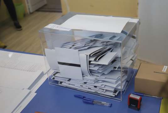 Първите бюлетини от местните избори пристигнаха в зала Арена София