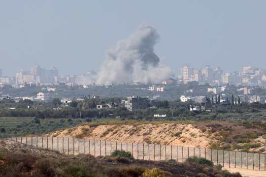 Израелската армия заяви днес че е поразила повече от 12