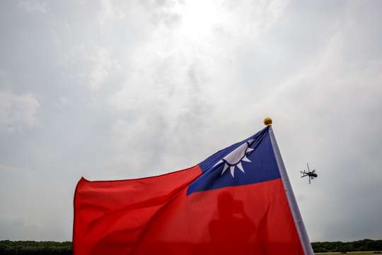 Тайван задейства днес военновъздушните си сили след като 20 китайски