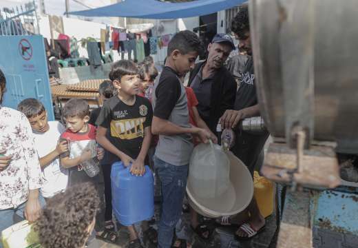 Чиста питейна вода в Ивицата Газа е дефицитна стока още