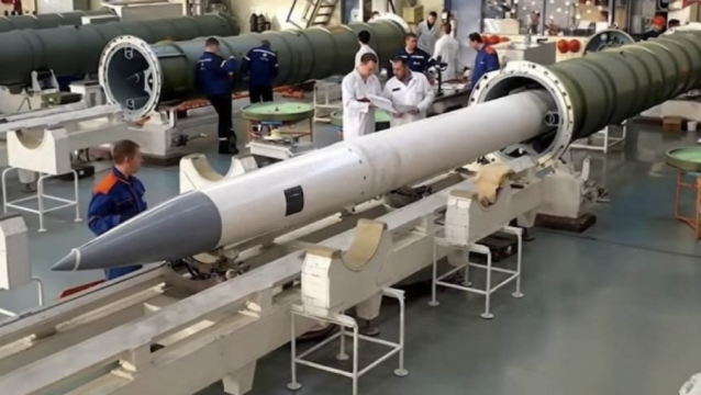 Русия използва системата за противовъздушна отбрана С 400 в тандем със