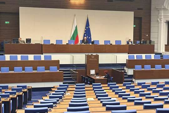 Депутатите гласуват доброволен финансов принос от 60 000 евро за